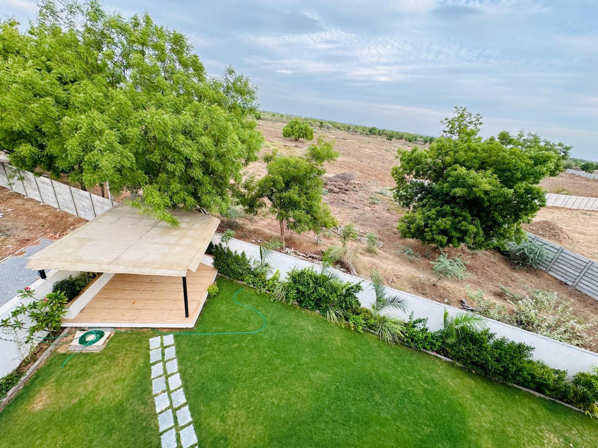 Villa Karmabhumi 1 à Sātej Extérieur photo