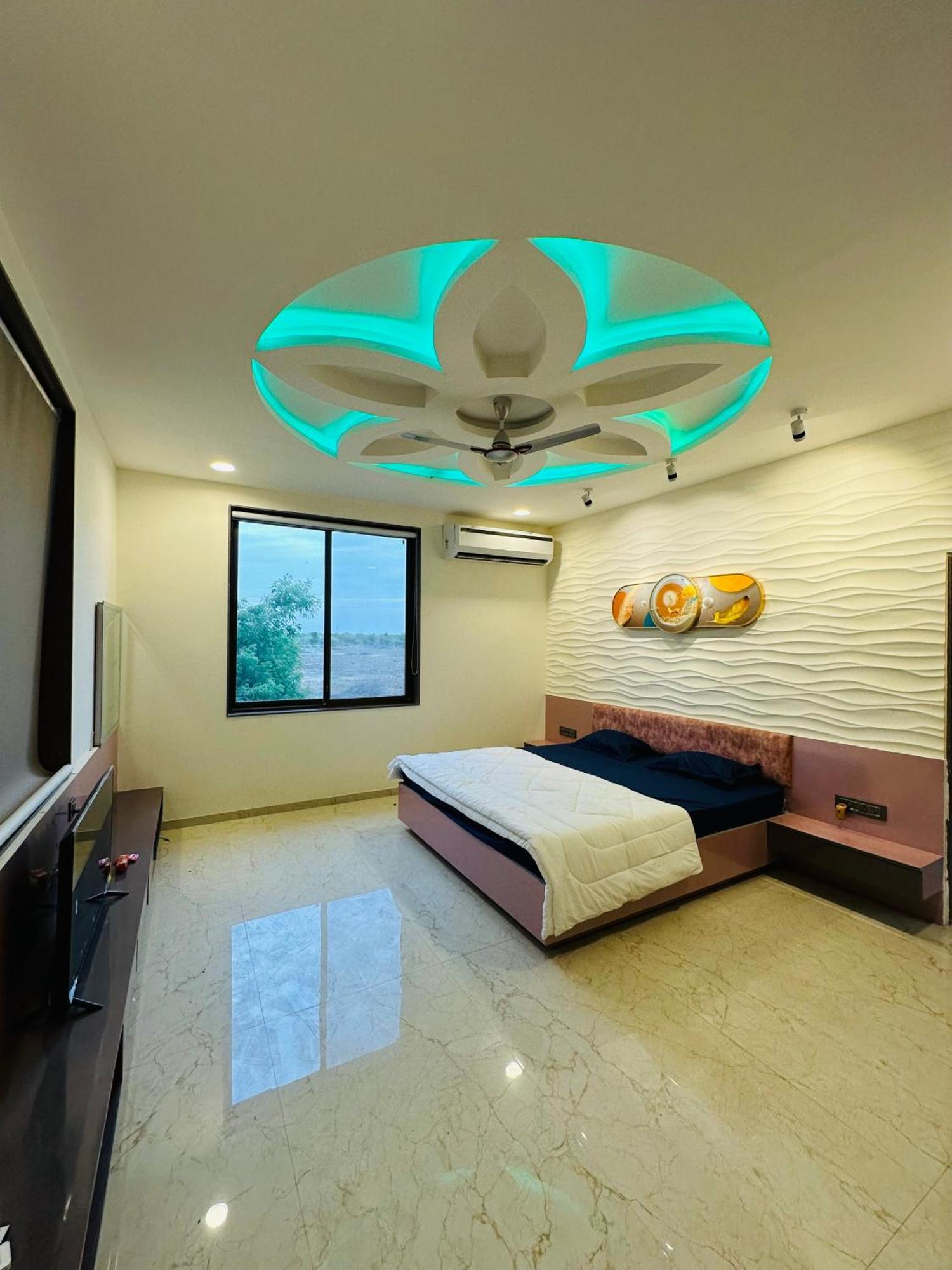 Villa Karmabhumi 1 à Sātej Extérieur photo