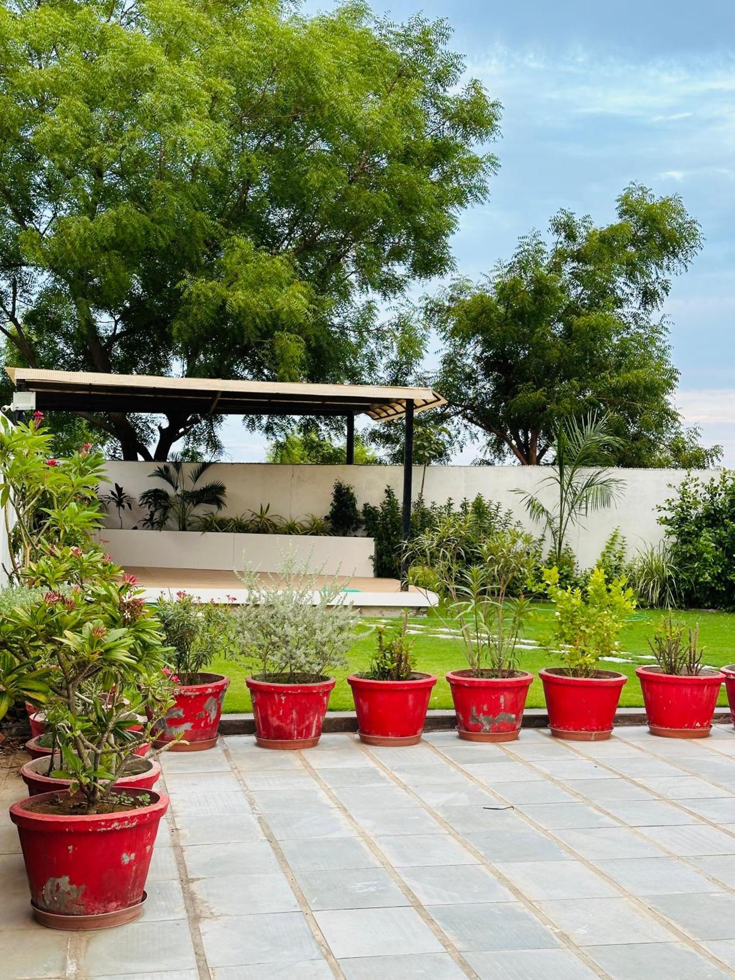 Villa Karmabhumi 1 à Sātej Extérieur photo