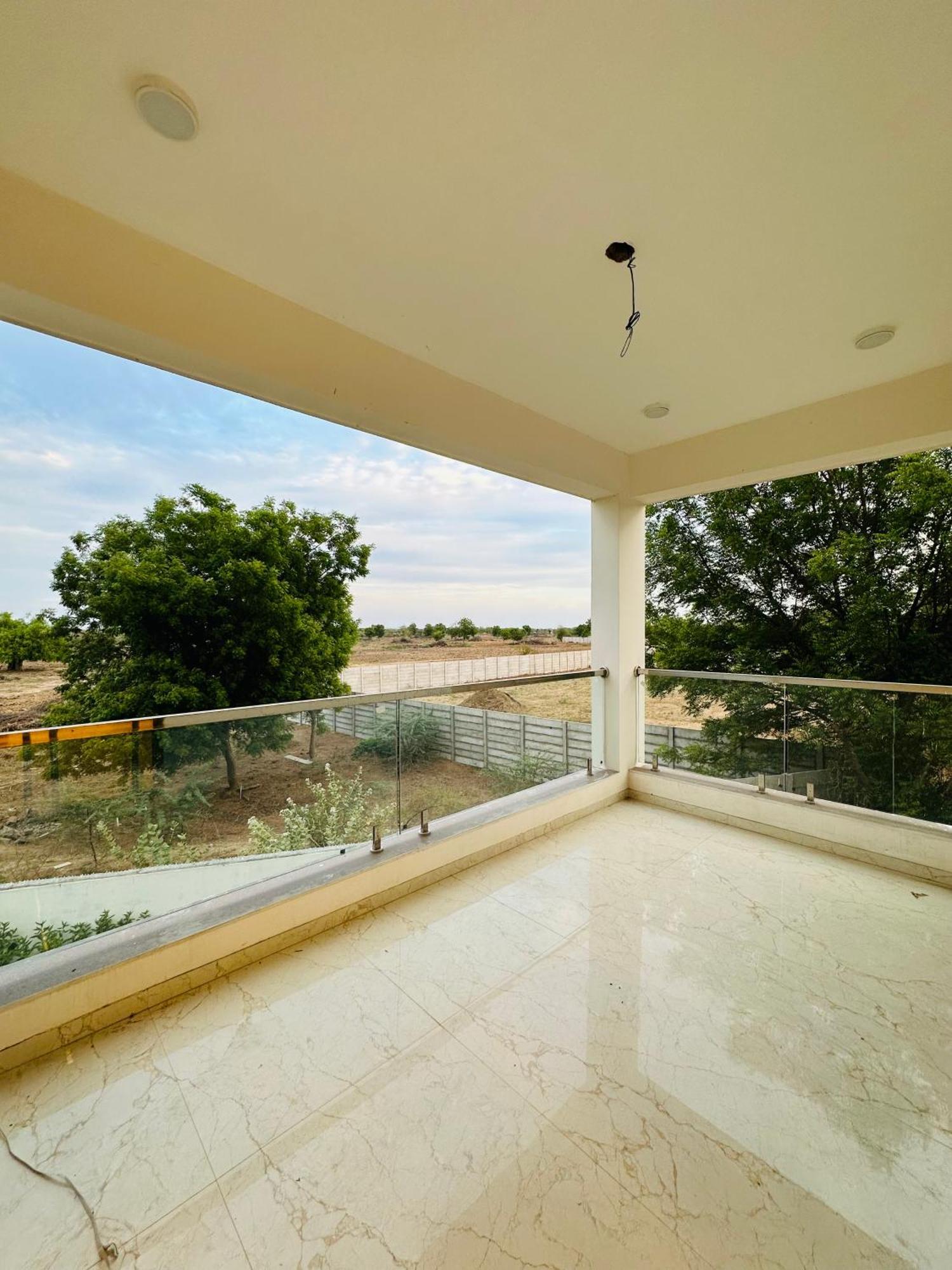 Villa Karmabhumi 1 à Sātej Extérieur photo